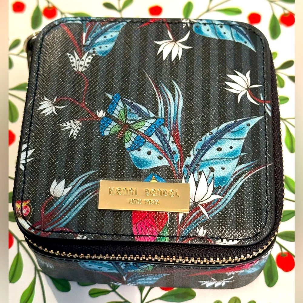 NWOT Henri Bendel Travel Jewelry Case in Hard to Find Design!